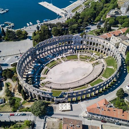 Feniks Fazana Apartman Экстерьер фото