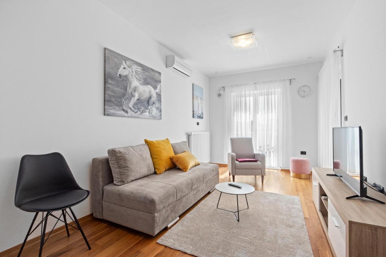 Feniks Fazana Apartman Экстерьер фото
